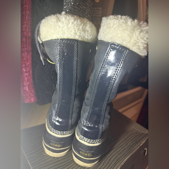 SOREL JOAN OF ARCTIC HOLIDAY SNOW BOOTS. GREAT FOR THE SNOW!!! YOU WILL LOVE - Picture 10 of 14